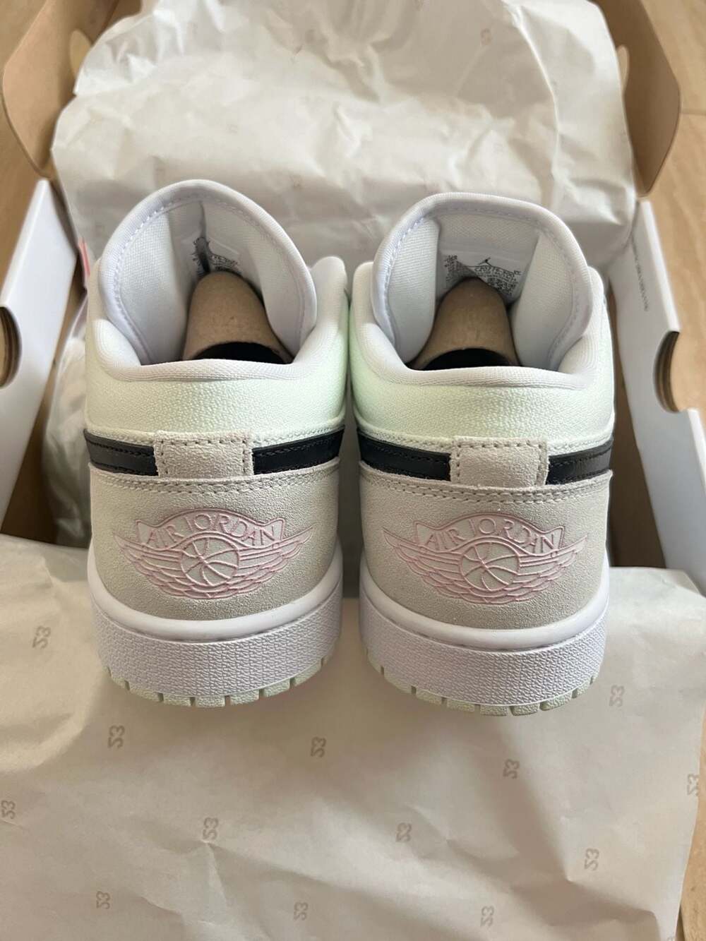 Air Jordan 1 Low SE Retro Barely Green Women's Sz 11.5 / 10M - Picture 5 of 7